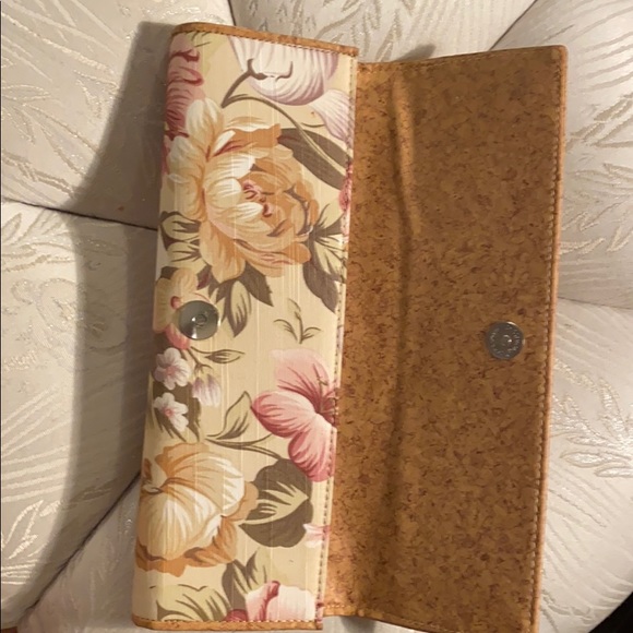 Beautiful floral Aldo clutch - Picture 2 of 7